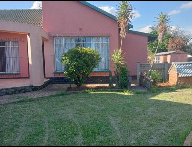 3 BEDROOM HOUSE FOR SALE IN HELIKON PARK